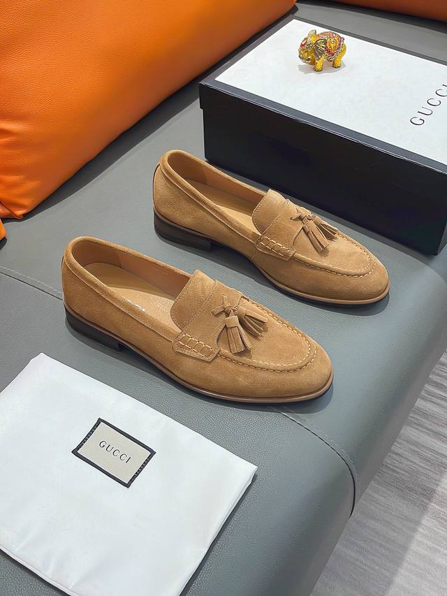 商品名称：Gucci 古驰 正规码数: 38-44 皮鞋 商品材料：精选 牛皮鞋面，柔软羊皮垫脚，原厂特供大底。