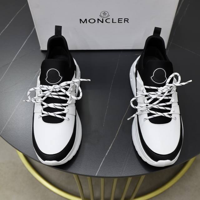 出厂价： Moncler 盟可睐 蒙口 -鞋面：品牌布匹拼接皮料车 -内里：舒适透气 -大底：原版轻便耐磨大底 -超高品控 做工精细：凸显 高端 贵气 档次 -