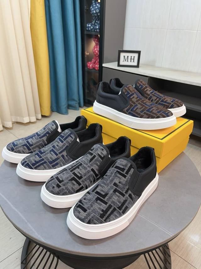 出厂价 Fendi 绒里、皮里首选下单备注好 F家新品上市，进口凹凸容面防水布布，经典菱格花纹f家工艺，，高端大气上档次，上脚舒适，穿着百搭，立体感十足，3色可