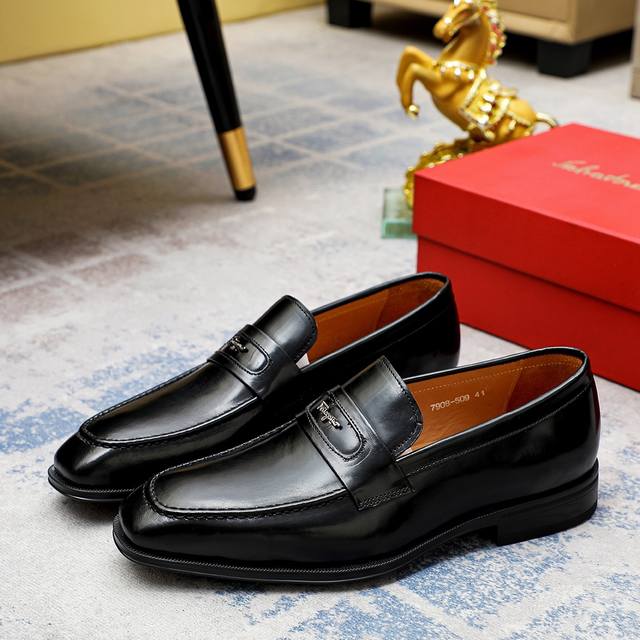 工厂价 菲拉格幕 Ferragamo 新款男士休闲套脚鞋官网原版1:1开模，原单品质做工精细，高端奢华鞋面采用进口意大利头层牛皮奢华水染皮内里橡胶耐磨防滑大底，