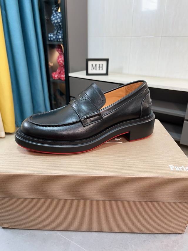 出厂价 Cl 新品正装鞋皮鞋 Christia* Loubouti* 红底鞋 Greggo 男士牛津鞋 官方售价 采用进口牛皮 亮面漆皮 拼接撞色高丝光反毛皮制