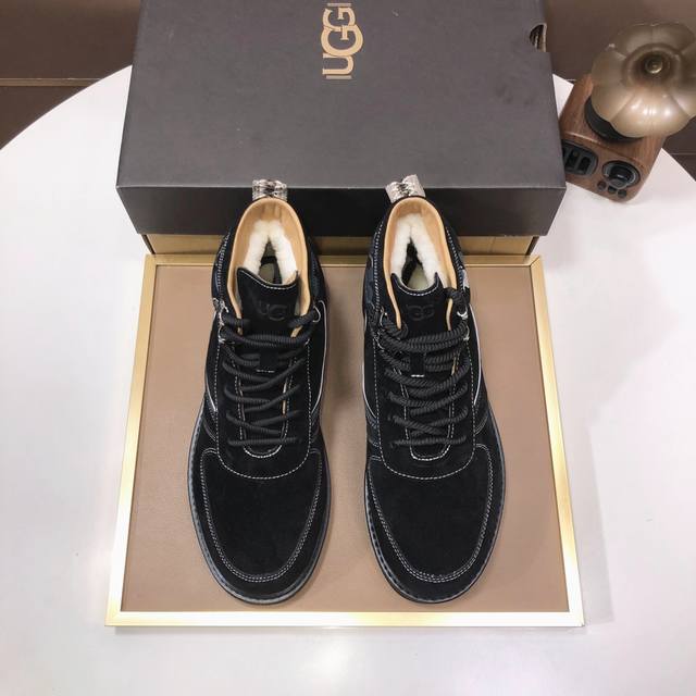 工厂 Ugg 全羊毛内里 顶级高端品质皮毛一体保暖雪地靴来自澳洲温暖奢侈品牌男鞋，Ugg-5877官网同步、采用进口牛皮制作，精心缝制而成..进口橡胶发泡大底