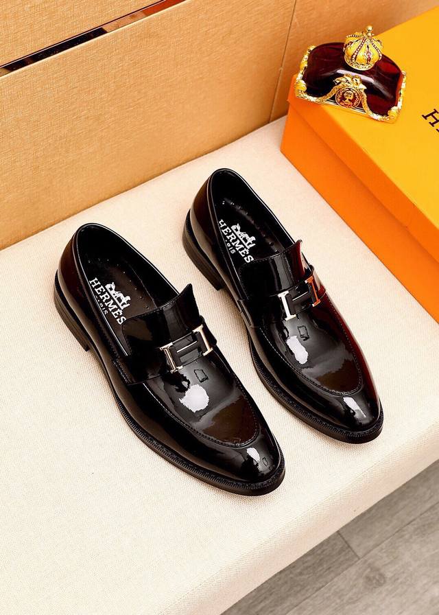 商品商标：Hermes 爱马仕 休闲皮鞋 正码码数: 38-44 45订制 商品材料：精选 进口头层开边珠鞋面+经典五金扣，进口水染牛皮内里。强烈立体视觉效果，