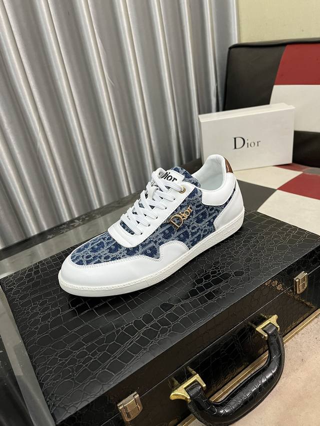 出厂价： Dior 2024迪奥原版系带低帮男鞋 经典款休闲鞋本款是官方主打经典款，1:1质量，原厂名师制作，采用优质牛皮配原版材料舒适透气网布內里猪皮鞋垫，完