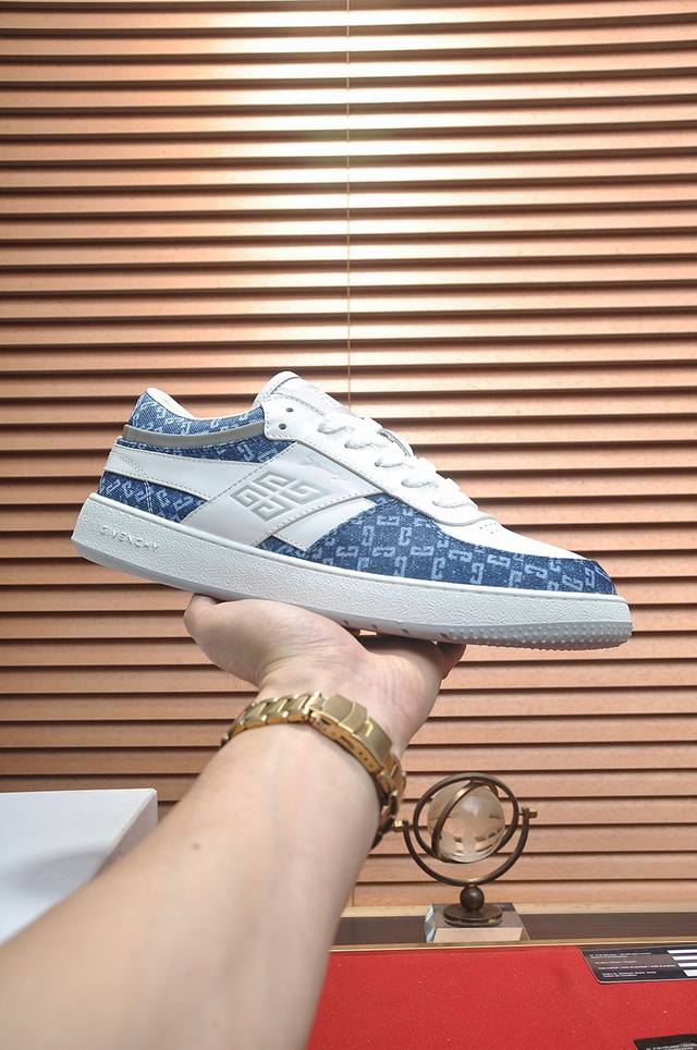 出厂价 Givenchy.纪梵希 专柜同步发售鞋面：意大利进口品牌印花布匹 尽显奢华，透气网布内里加上双层组合，脚感舒适，鞋底：原厂特供橡胶发泡大底，轻便，舒适