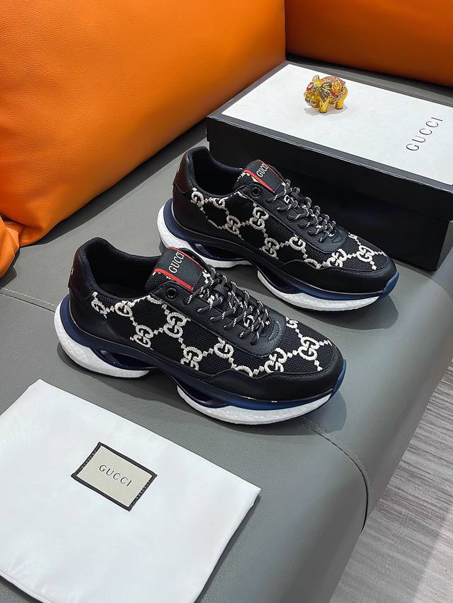 商品名称：Gucci 古驰 正规码数: 38-44 休闲鞋 商品材料：精选 牛皮鞋面，柔软羊皮内里；原厂大底。