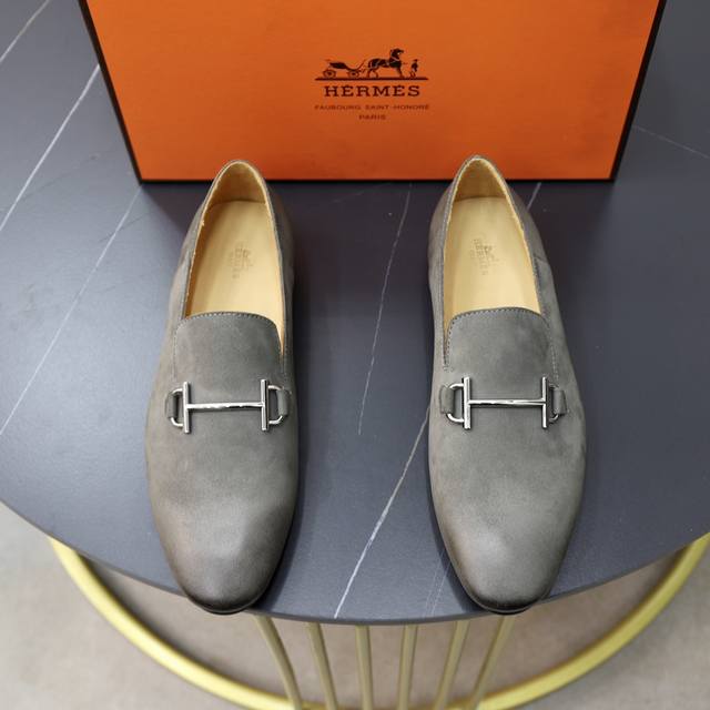 出厂价： 牛里 品牌：爱马仕hermès 标准码：男码38-44 45 46定做 等级：原单品质 材料：原版牛皮面 成熟男人的魅力 加厚牛皮内里 原版耐磨轻便柔