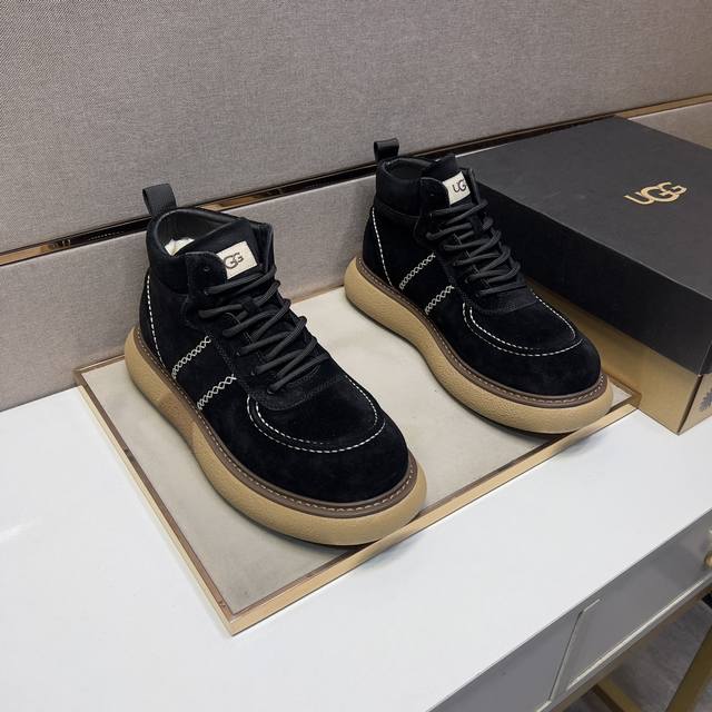 出厂价 Ugg～ 男士休闲雪地靴，2024Z柜同步发售 码数:38-44# 4个颜色鞋面选用多材质拼接全真羊毛内里，舒适透气，鞋底：原版舒适耐磨大底，实物拍摄实