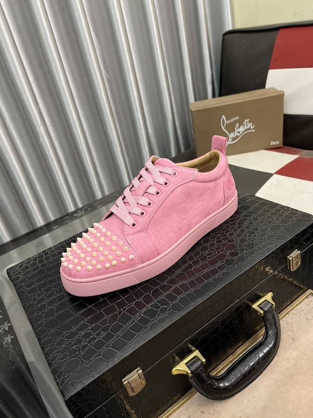 出厂价： Christian Louboutin Cl红底鞋 专柜烫钻系列，休闲板鞋 独家热款发布活动乳胶垫脚成品大底车线全球供货 顶级版 ：原版进口牛皮鞋面，