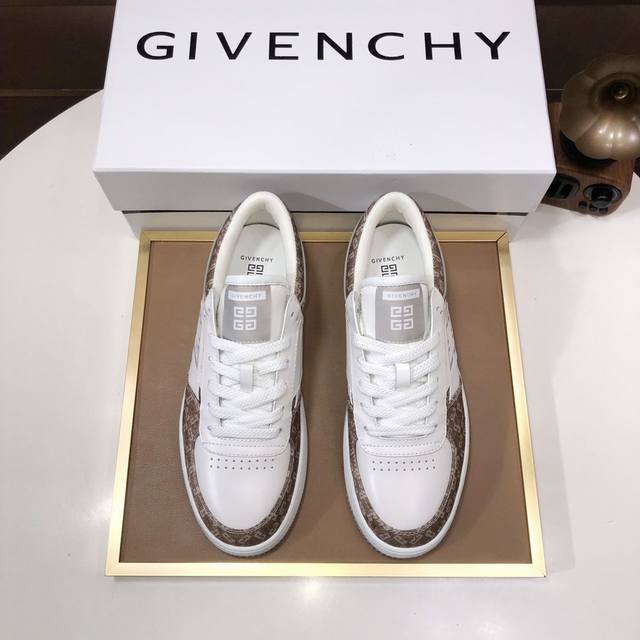 工厂 Givenchy.纪梵希 专柜同步发售鞋面：意大利进口品牌印花布匹 尽显奢华，透气网布内里加上双层组合，脚感舒适，鞋底：原厂特供橡胶发泡大底，轻便，舒适，
