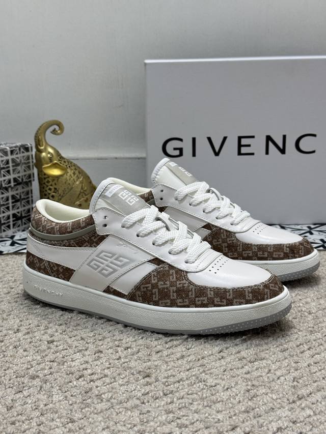 出厂价 实价 Givenchy.纪梵希 专柜同步发售鞋面：意大利进口品牌印花布匹 尽显奢华，透气网布内里加上双层组合，脚感舒适，鞋底：原厂特供橡胶发泡大底，轻便