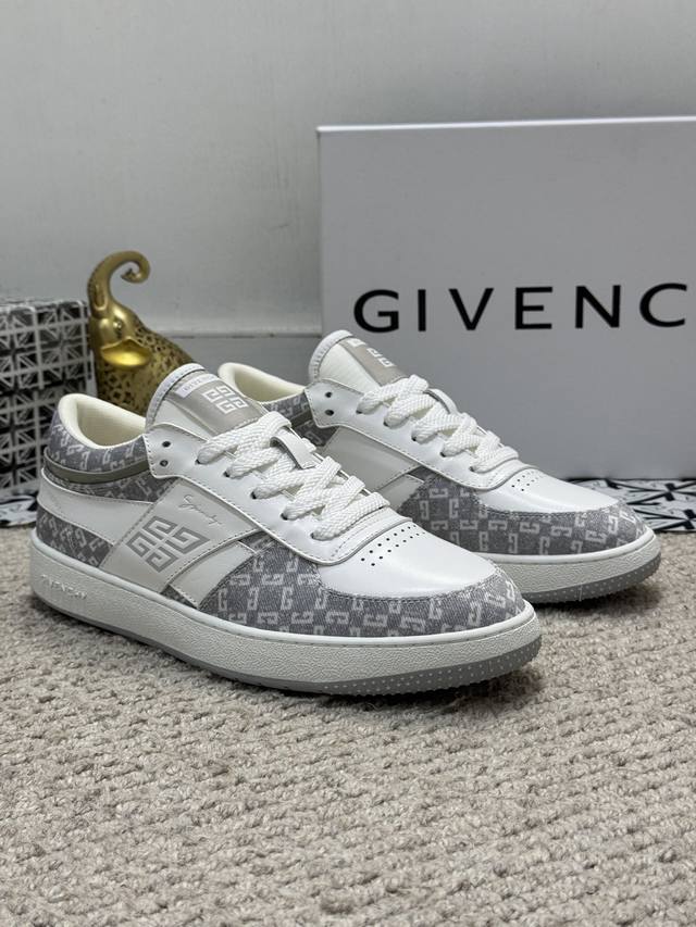 出厂价 实价 Givenchy.纪梵希 专柜同步发售鞋面：意大利进口品牌印花布匹 尽显奢华，透气网布内里加上双层组合，脚感舒适，鞋底：原厂特供橡胶发泡大底，轻便