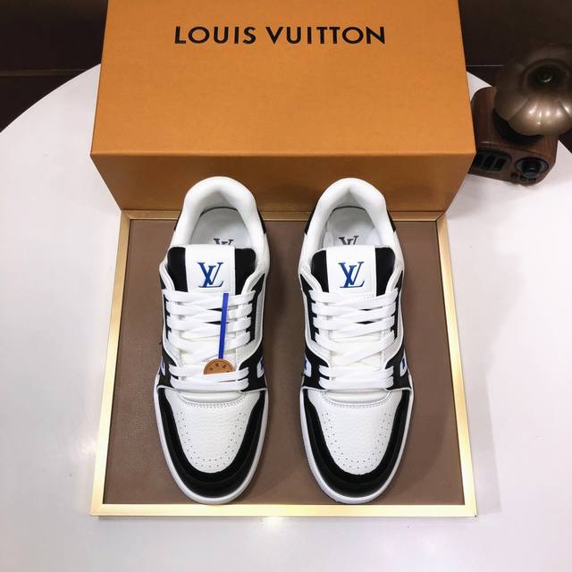 工厂 原版开发 品质出货 欢迎对比 Lv板鞋系列 Lv Trainer Maxi运动鞋将成衣系列的宽松廓形引入virgilabloh笔下的lvtrainer运动