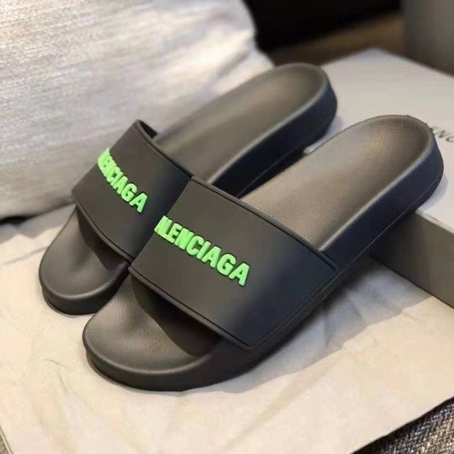 橙子出厂价 Balenciaga 巴黎世家 经典情侣款字母拖鞋 休闲家居拖沙滩拖一字拖 码数：35-46