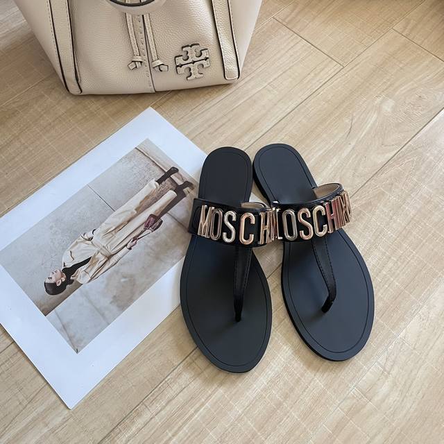 橙子出厂价 Moschino 早春新款 字母扣平底人字拖 夹脚拖鞋 码数：35-42