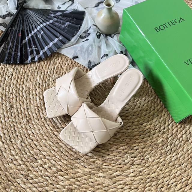 橙子出厂价 Bottega Veneta 夏季经典 Bv葆爹天团 大编织方头高跟拖鞋 凉鞋 跟高：平底、8Cm 码数：34-40