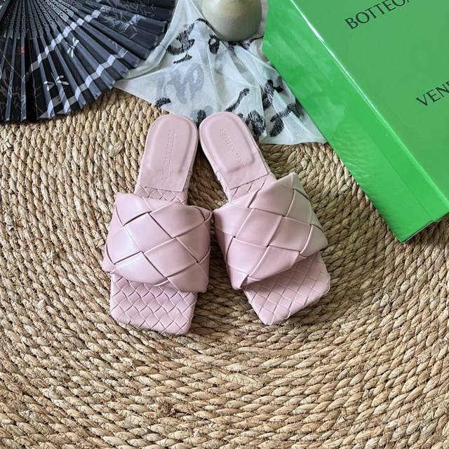 橙子出厂价 Bottega Veneta 夏季经典 Bv葆爹天团 大编织方头平底拖鞋 跟高：平底、8Cm 码数：34-40