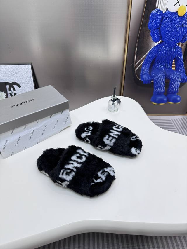 出厂： Balenciaga 巴黎世家毛拖秋冬潮品毛最新的balenciaga Political Campaign 徽标刺绣！高级感满满当当！ 欧美名媛 明星