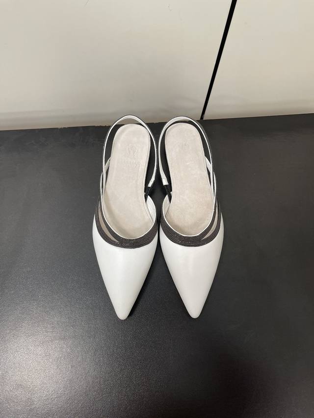 brunello Cucinelli 新款bc尖头时装鞋系列平底单鞋 Bc是意大利知名品牌，极简主义风格，复古又高级！简约又大气，属于非常耐看的款式！高级百搭之