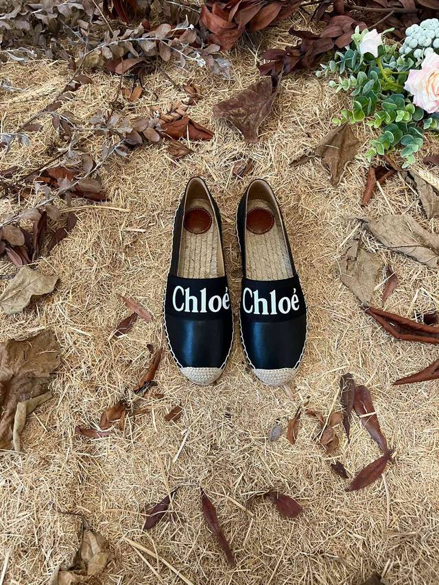 新品 Chloe 蔻依 顶级代购货，最高版本，渔夫鞋 专柜早春 新款 Chloe字母渔夫鞋系列， 爆款单鞋，上脚很美。 购入正品原版build。 正品级顶级货版