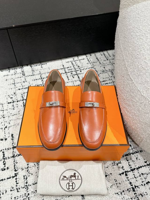 顶级版本 Hermes 爱马仕 24 最新经典 Kelly扣 乐福鞋 毋庸置疑是奢侈品中的翘楚 每个单品出来都是非常深入人心虽然款式出的少 但是胜在精 胜在经典