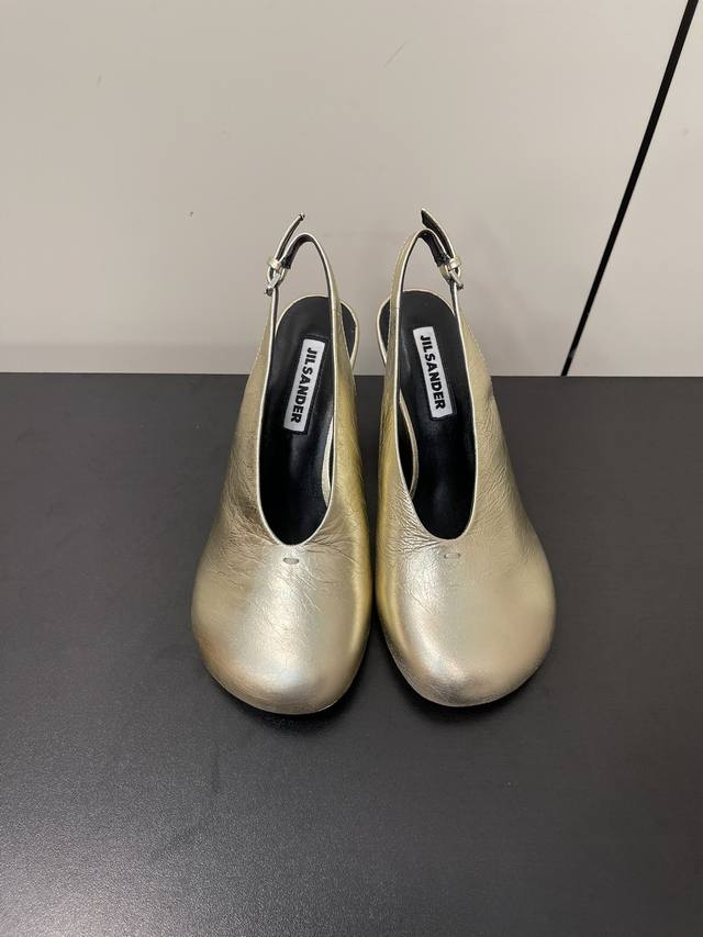 jilsander 24 春夏极简主义圆头细高跟后空单鞋 市面顶级原单版，Zp对比做货，所有细节都跟柜上一致：包括鞋面皮料，鞋垫内里皮料、刻印logo，鞋底材质