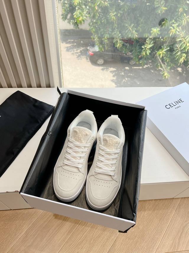 g039现货供应celine思琳赛琳 2024女凯旋门徽标系带情侣休闲鞋356853简单舒服，干净利落，增高显腿细，无论是单穿还是搭配阔腿裤，高街又复古一起来做