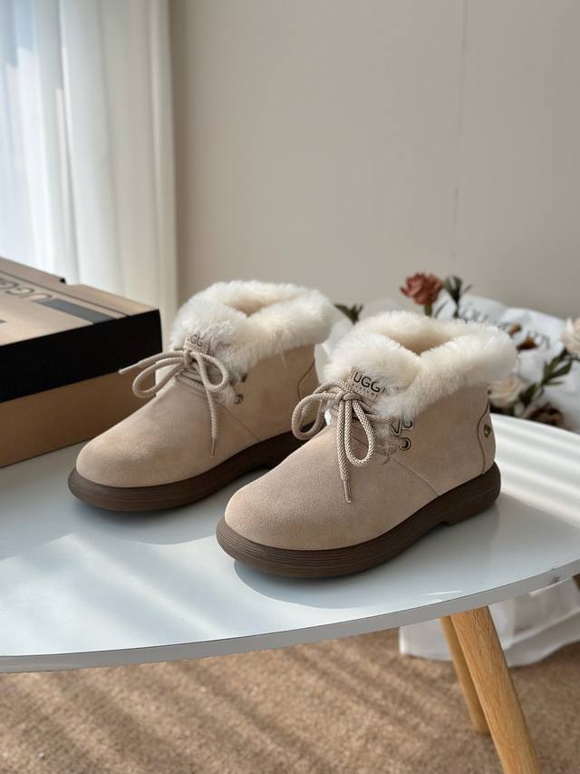 工厂价 Ugg面包鞋雪地靴 胖头系带鞋、新品上市，时尚保暖！冬季首先！ 迈出松弛步调 开启舒适秋冬造型新体验，带你过个松弛满格的冬季 胖头廓形内嵌柔软毛茸，激活