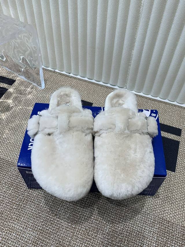 birkenstock 博肯毛毛包头鞋 万年经典勃肯强势推出，一个品牌就是一个鞋子类型，其构造鉴于人体工学设计，让脚完全解放舒适打 造的，采用纯天然软木一次性压