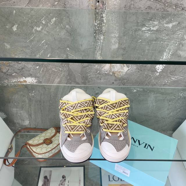 情侣款 顶级版本lanvin 浪凡 面包鞋ins小红书热门爆款来袭，王炸单品众明星网红热衷款。炸街神器、潮流时尚 、性价比之王、重工打造1：1复刻码数：35-4