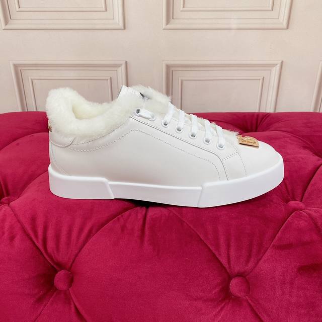 毛里为订做款. 高端版本 高质量 品牌大底dolce & Gabbana 顶级版本 高端质量 品牌大底 独家精工定制上市 工艺点缀绝美奢华闪耀 精湛的做工 众多