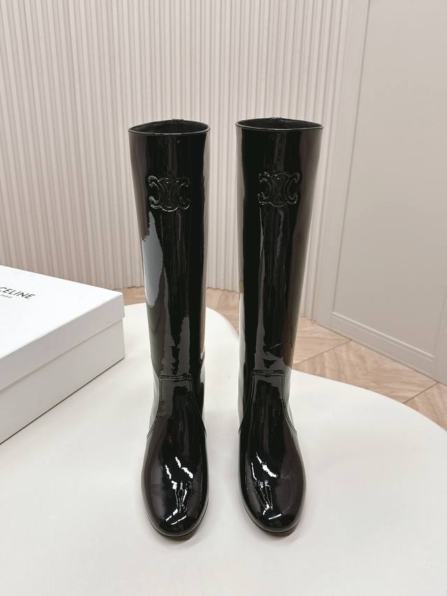 短靴 长靴 Celine 赛琳24Ss秋冬新品 走秀凯旋门粗跟靴子 酷飒野猫大长腿好吸睛 精致高级 简直时髦神器 舒适白搭 贼显腿细~爱了！ 材质：原版定制材质
