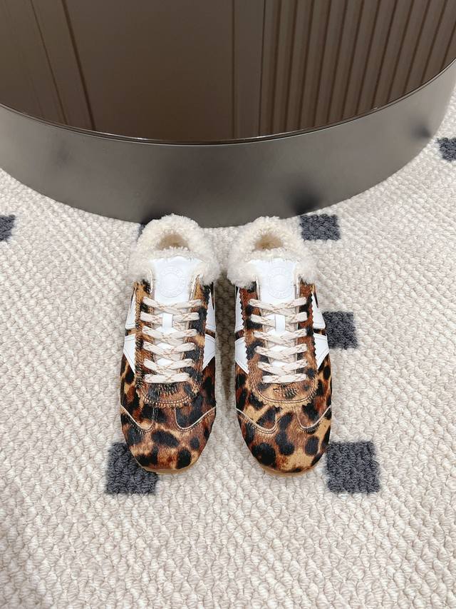 羊毛里版 ，码数35-40！ Dries Van Noten 马拉松运动鞋，2024春夏系列，设计师通过改造、扭曲和颠覆经典元素，打造出实用而富有设计感实穿的运