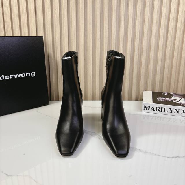 alexanderwang.｜亚历山大王秋冬季新品绝美神仙美靴 _______________________________ 超显腿长，稳赢！御姐风！不俗不素