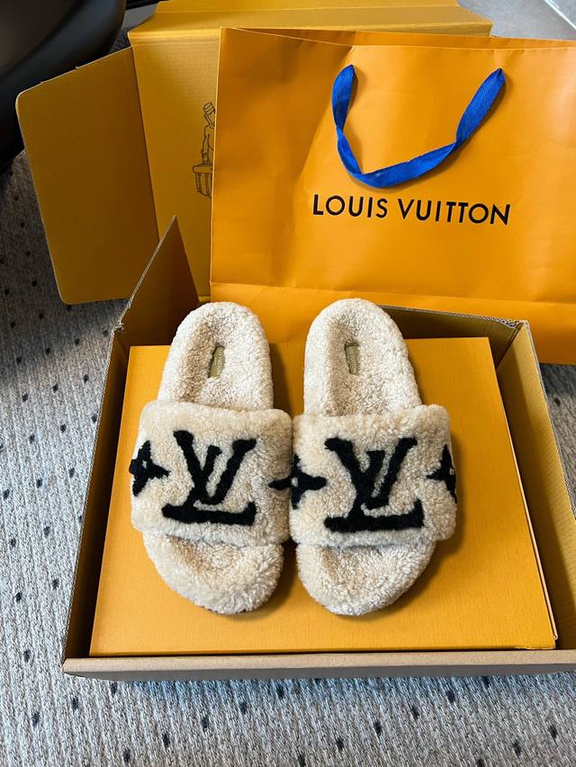 代购版本 Louis Vuitto* Lv Bom Dia 女款羊毛拖鞋 秋冬一到就想穿毛毛拖，舒服又方便趁着开光脚穿也不冷，脚底暖呼呼的～天冷些就搭配袜子穿~