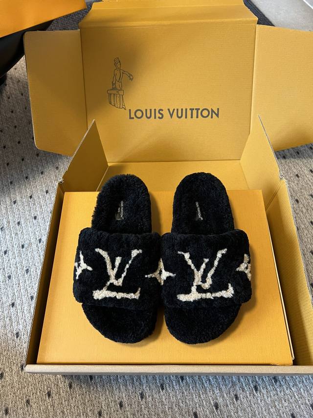 代购版本 Louis Vuitto* Lv Bom Dia 女款羊毛拖鞋 秋冬一到就想穿毛毛拖，舒服又方便趁着开光脚穿也不冷，脚底暖呼呼的～天冷些就搭配袜子穿~