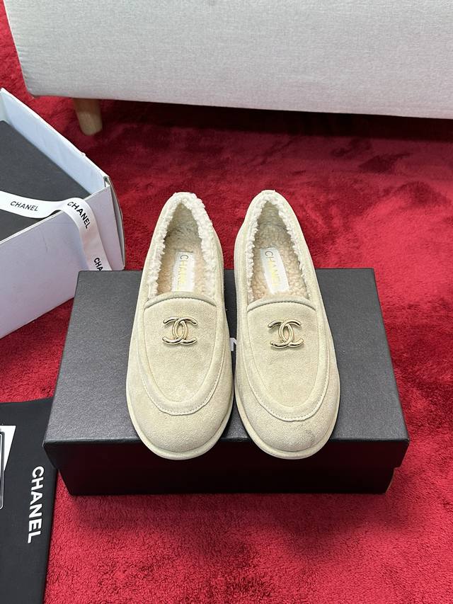 厂价 顶级版本 Chanel 24K秋冬新款毛茸茸乐福鞋 泰迪毛毛鞋 很舒服诶 美拉德棕色还是很适合秋冬的～ 鞋面麂皮 内里皮毛一体 真皮大底 Size:35-