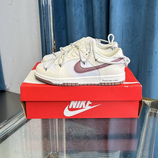 新配色 高端顶级优势货源 Nike Sb Dunk Low复古休闲板鞋 Size: 36-46 带半码