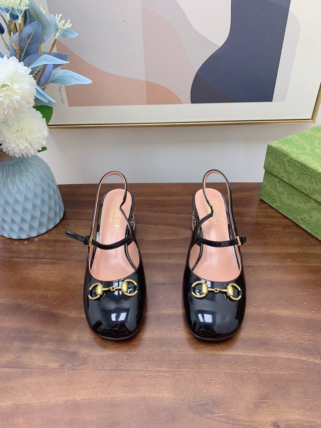 gucci 2024春季新款后空凉鞋 原版开发原版 一比一拷贝 中跟 高跟一系列为保证舒适度精心打磨鞋楦3个月之久。今年超流行方头系列，Gucci也开始了这个系