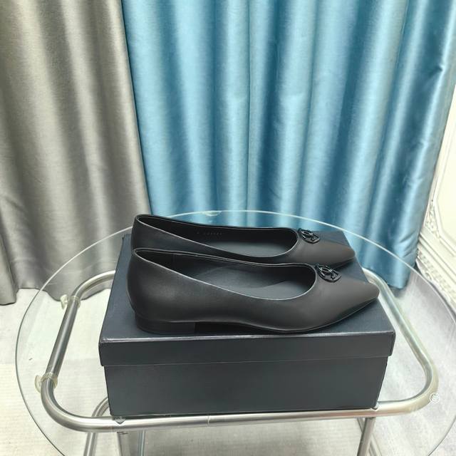 厂价 Chanel 25C新款爱心扣尖头单鞋 绝美玛丽珍系列很难不爱 鞋面麂皮 漆皮 内里羊皮 真皮大底 原版开模五金 Size:35-39 40 41订