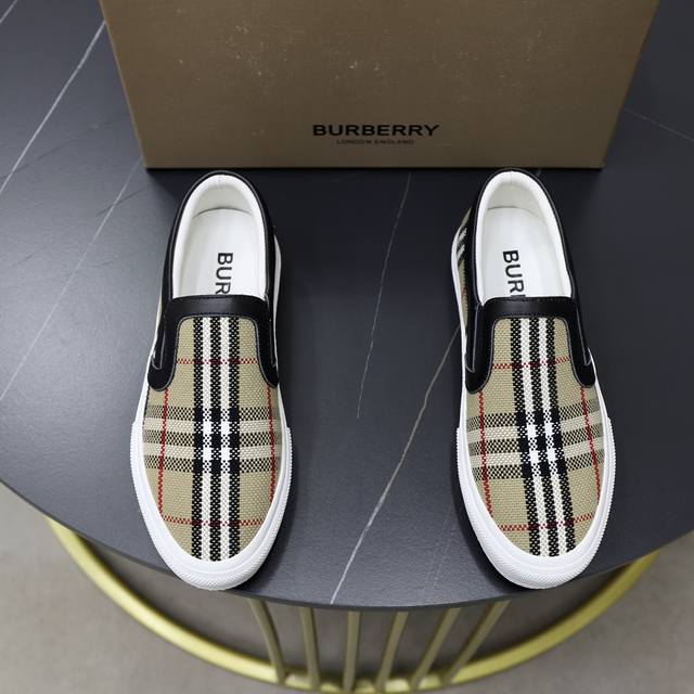Burberry巴宝莉 经典低帮滑板套脚鞋｜进口牛皮搭配经典格纹布料｜舒适透气加厚羊皮内里｜原版大底｜做工精细穿着舒适 Size：38-44 45定做