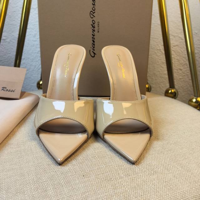 出厂价： Gianvito Rossi 5 这款高跟拖鞋 极简主义的 Elle、Gianvito Rossi 秉承了其传统意大利工艺，专注精巧细节，打造优雅女人