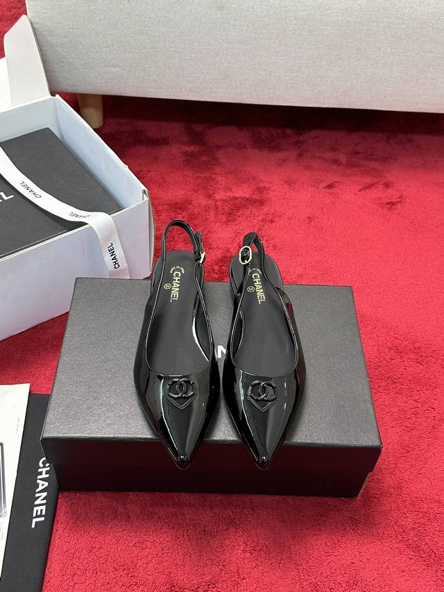 厂价 Chanel 25C新款爱心扣尖头凉鞋 绝美玛丽珍系列很难不爱 鞋面麂皮 漆皮 内里羊皮 真皮大底 原版开模五金 Size:35-39 40 41订