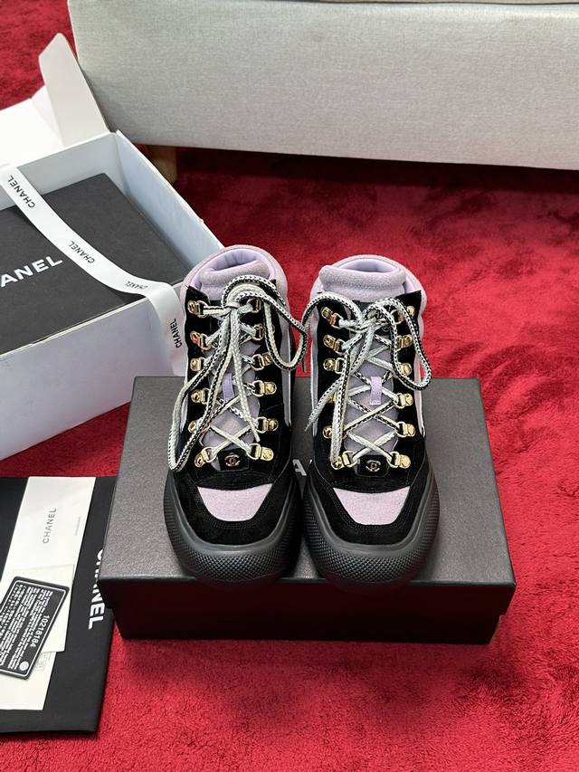 厂价 Chanel 2024N Coco Neige滑雪系列 雪地靴 小香c家秋冬限量款运动系带厚底女靴 Jennie 同款打歌鞋 舒适好穿 又超级酷 独家开模