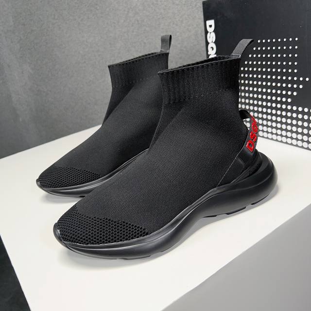 Dsquared2爆款持续，重金打造，官网1:1，原版原厂特供材料面进口网布，鞋口采用进口莱卡布提高舒适度。原版pu成型垫脚。每个细节都发挥到极致。码数，39–