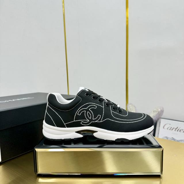 布面 皮面顶级版本 Chanel 25C早春度假款新鞋型休闲鞋 一双舒适的鞋子能给自己减少脚下的劳累，新款very 百搭 不管是日常穿搭，姐妹聚会 职场通勤，户