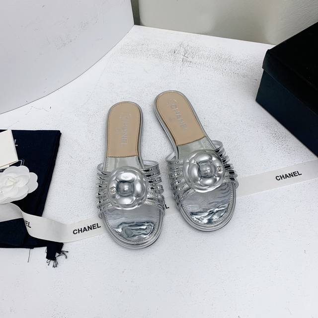 chanel 24C新品官网同步春夏蜜儿懒人拖鞋！ 高版本 原版购入开发！材料水台材质都按原版定制！节细决定品质 细腻！秋冬宝藏时髦单品！随意搭配怎么穿都好看
