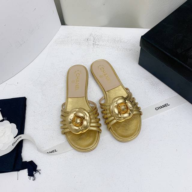 chanel 24C新品官网同步春夏蜜儿懒人拖鞋！ 高版本 原版购入开发！材料水台材质都按原版定制！节细决定品质 细腻！秋冬宝藏时髦单品！随意搭配怎么穿都好看