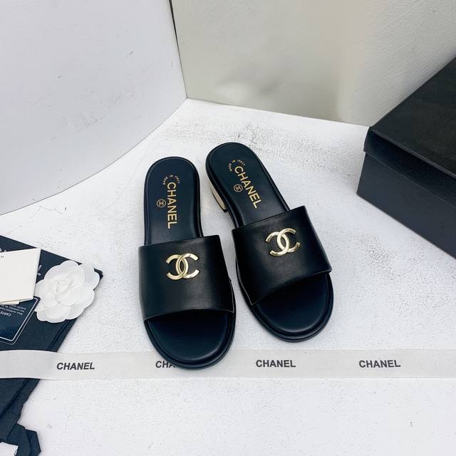 chanel 24C新品官网同步春夏蜜儿懒人拖鞋！ 高版本 原版购入开发！材料水台材质都按原版定制！节细决定品质 细腻！秋冬宝藏时髦单品！随意搭配怎么穿都好看