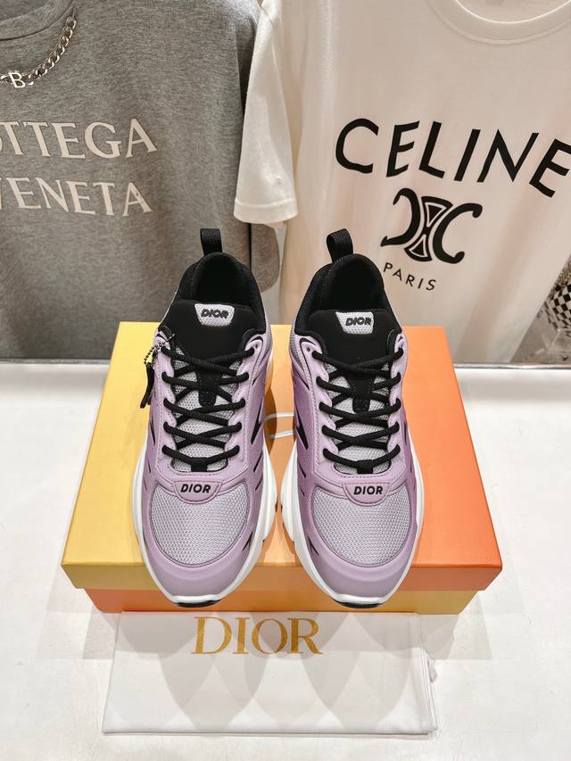 顶级出厂 Dior* 迪奥d家b44系列全新厚底休闲运动鞋 市场顶级版本～ 原版购入开发 做货 这款 Walk'N'Dior*厚底休闲鞋是一款时尚单品，提升该系